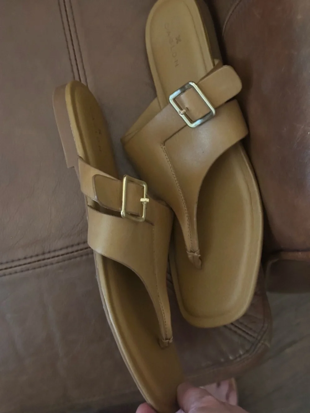 Caslon | Tan Buckle Toe-Post Sandals - Women’s 9 - Picture 5 of 11